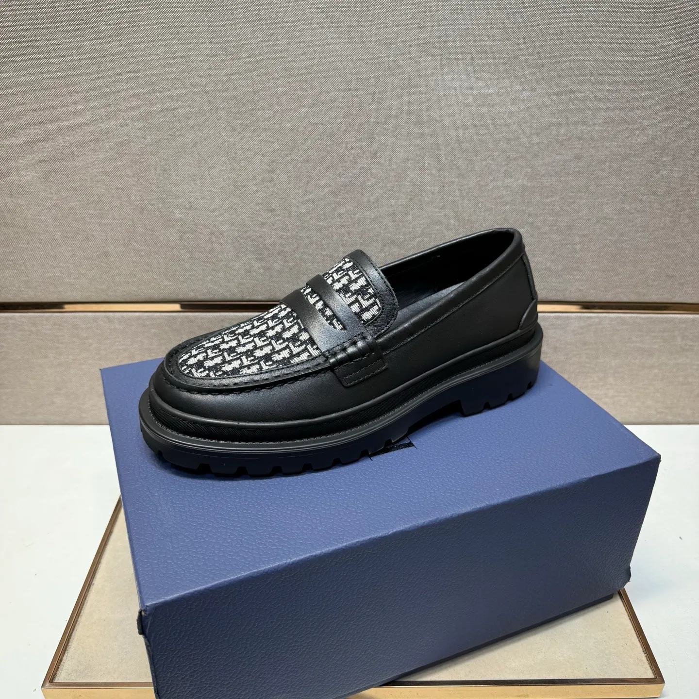 ⬛️Men's shoes 💰p442 [Dior~] Men's casual shoes 2025z cabinet sales simultaneously 🔶Size: 39-44 #️⃣ 🔷2 colors🔜The upper is made of multi-material splicing➕Genuine leather lining, comfortable and breathable, sole: original comfortable and wear-resistant outsole, ⚠️Real shot📱Photographed🎬The real thing is better📢📢📢
